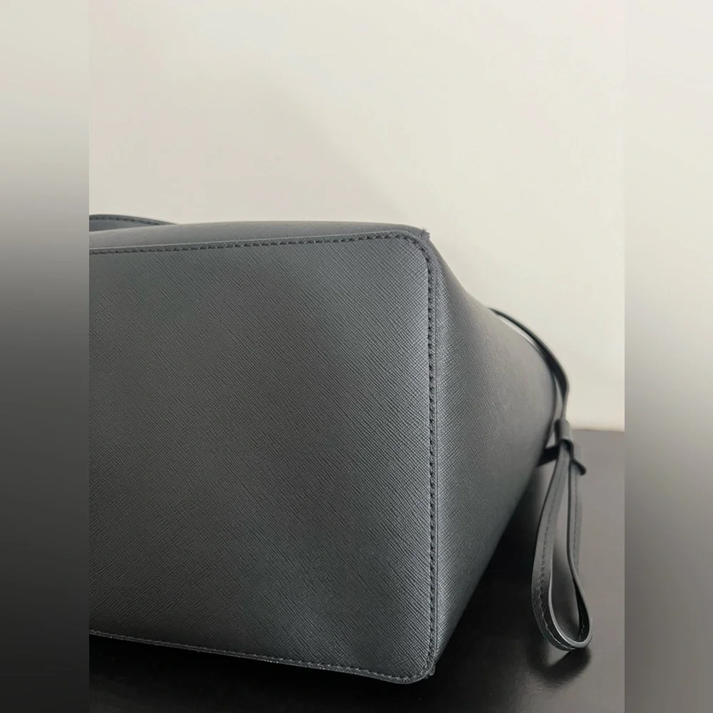 Michael Kors Large Tote Bag - Picture 8 of 12